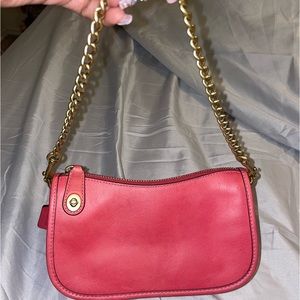 COACH Swinger with chain